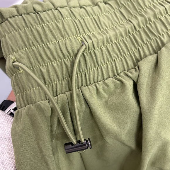 Abercrombie green traveler romper with drawstring waist - Picture 4 of 4